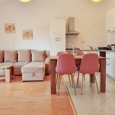 Apartment Nora Near The Beach プーラ エクステリア 写真