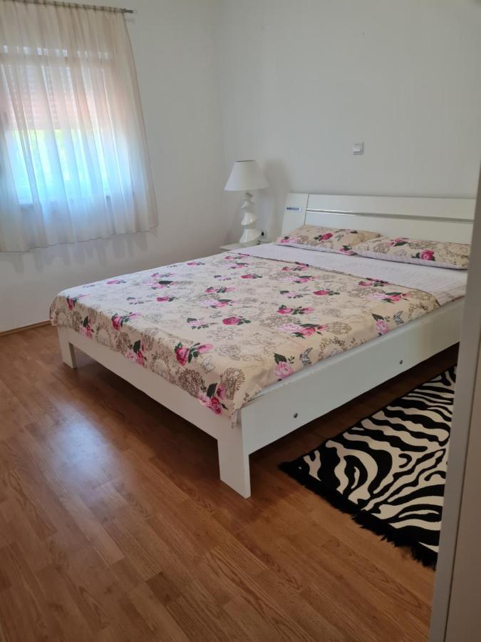 Apartment Nora Near The Beach プーラ エクステリア 写真