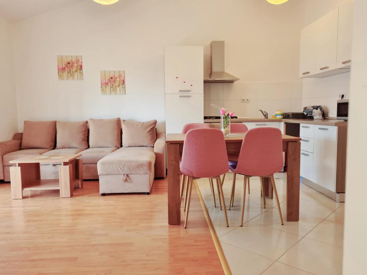 Apartment Nora Near The Beach プーラ エクステリア 写真