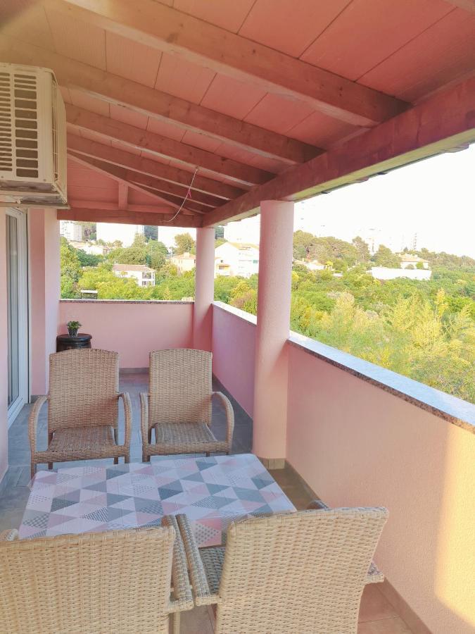 Apartment Nora Near The Beach プーラ エクステリア 写真